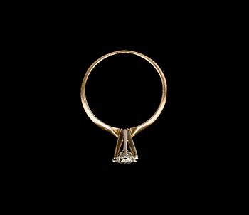 RING, 14 k guld med briljantslipad diamant ca 0.50 ct. Vikt ca 2 g.