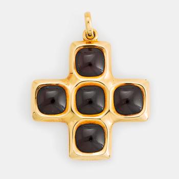 457. An 18K gold and garnet Pomellato cross.