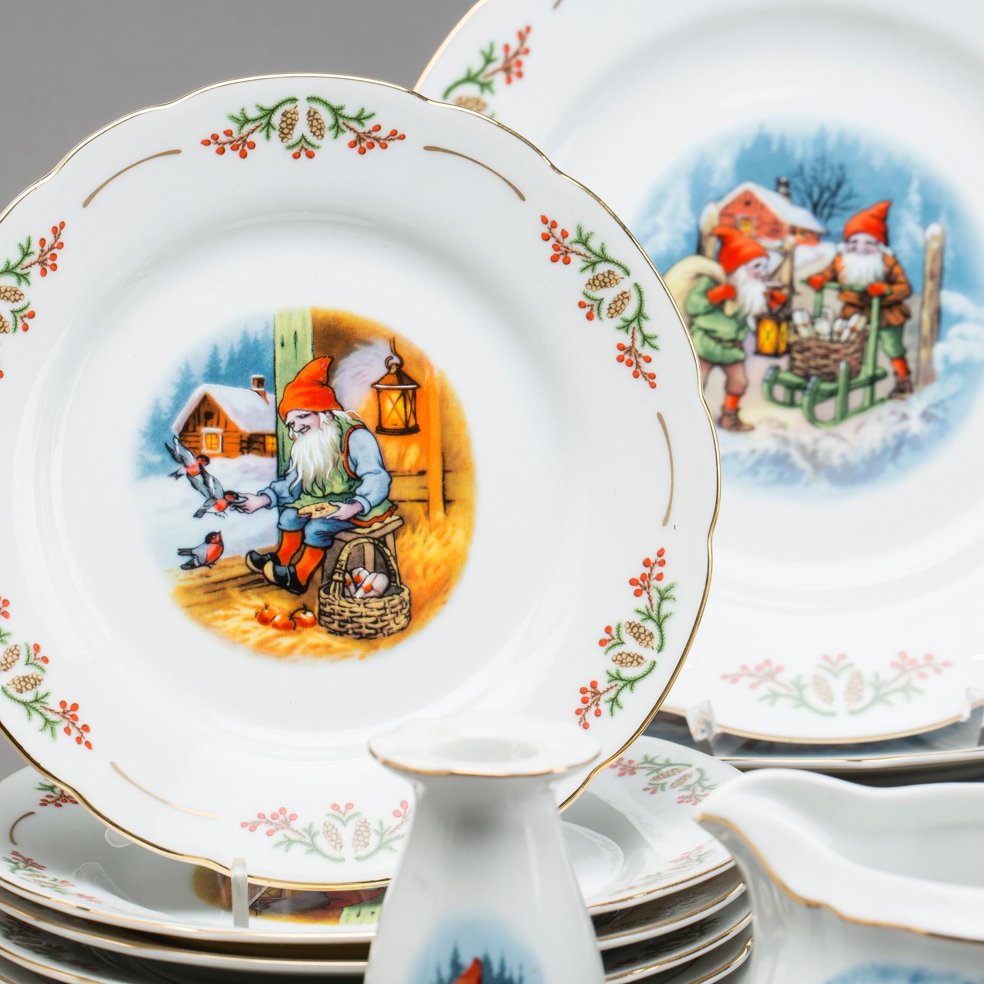 JULSERVIS, porslin, 42 delar, "Christineholm", Fyrklövern, 1900-talets andra hälft.