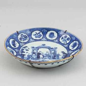 A blue and white Chinese Export dish, Qing dynasty, Qianlong (1736-95).