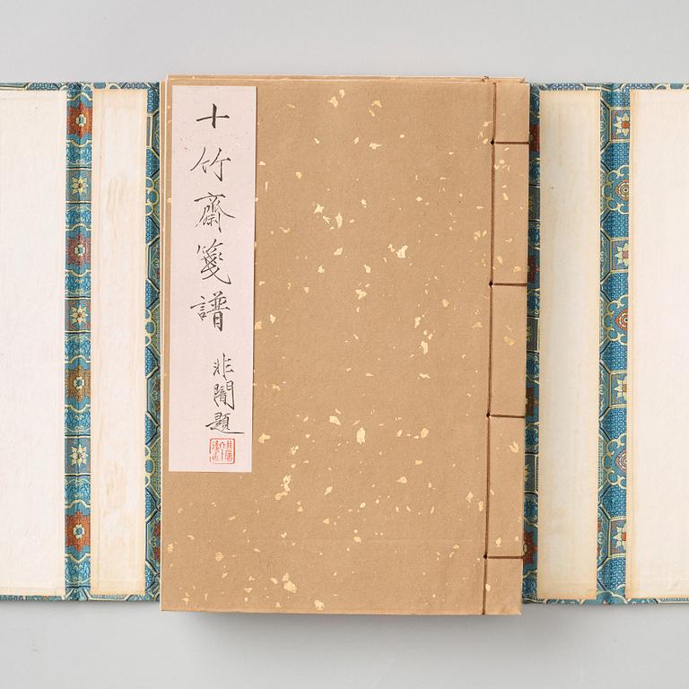 BOK med TRÄSNITT, 4 volymer, "Shizhuzhai Jianpu" utgiven av Rong Bao Zhai, tidigt 1950-tal.