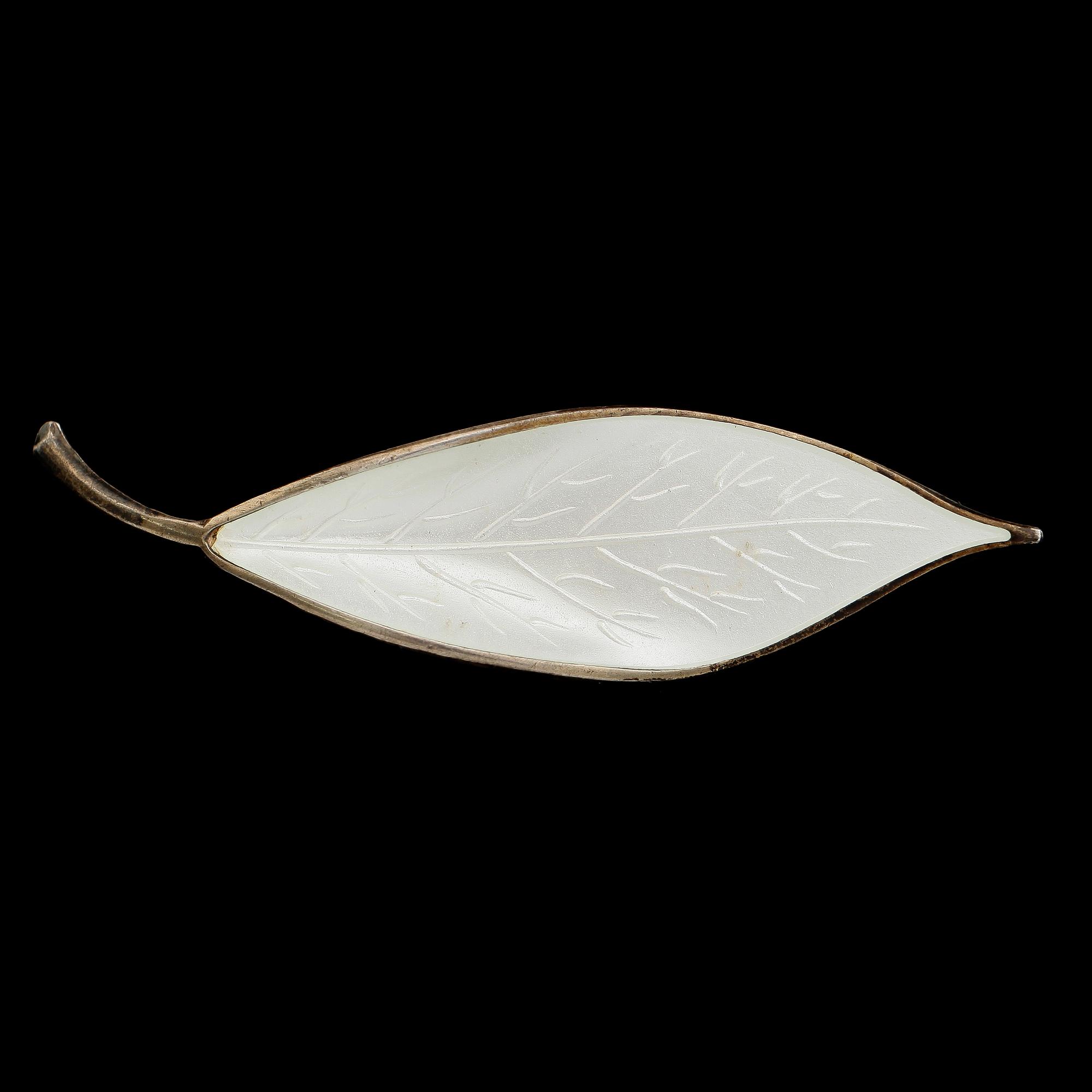HALSBAND SAMT BROSCH, silver, bl a David Andersen, Norge, 1900-tal.
