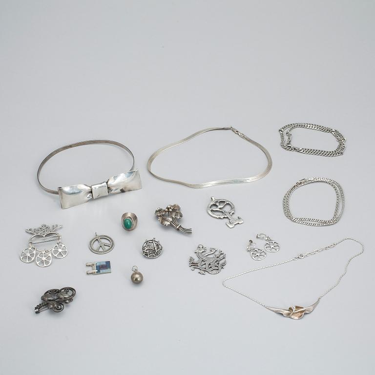 PARTI SMYCKEN, 16 stycken, silver, Sverige, 1900-talets andra hälft. Total vikt ca 245 gram.
