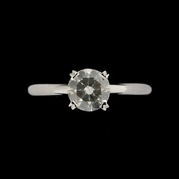 RING, 18k vitguld med briljantslipad diamant, totalt ca 1,2 ct. Vikt ca 4,9 gram.