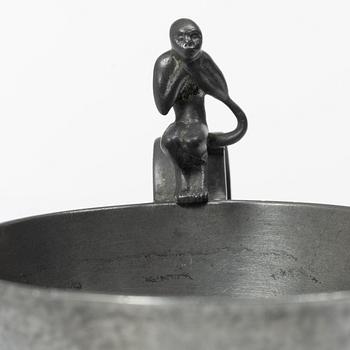 Firma Svenskt Tenn, mugg samt sigillstamp, Stockholm.