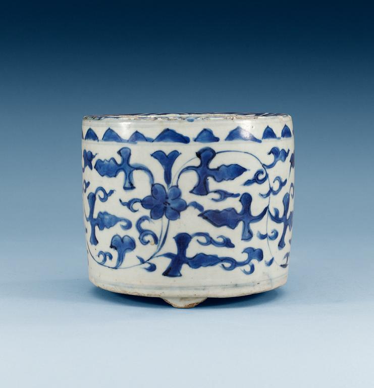 A blue and white Transitional censer, 17th Century.