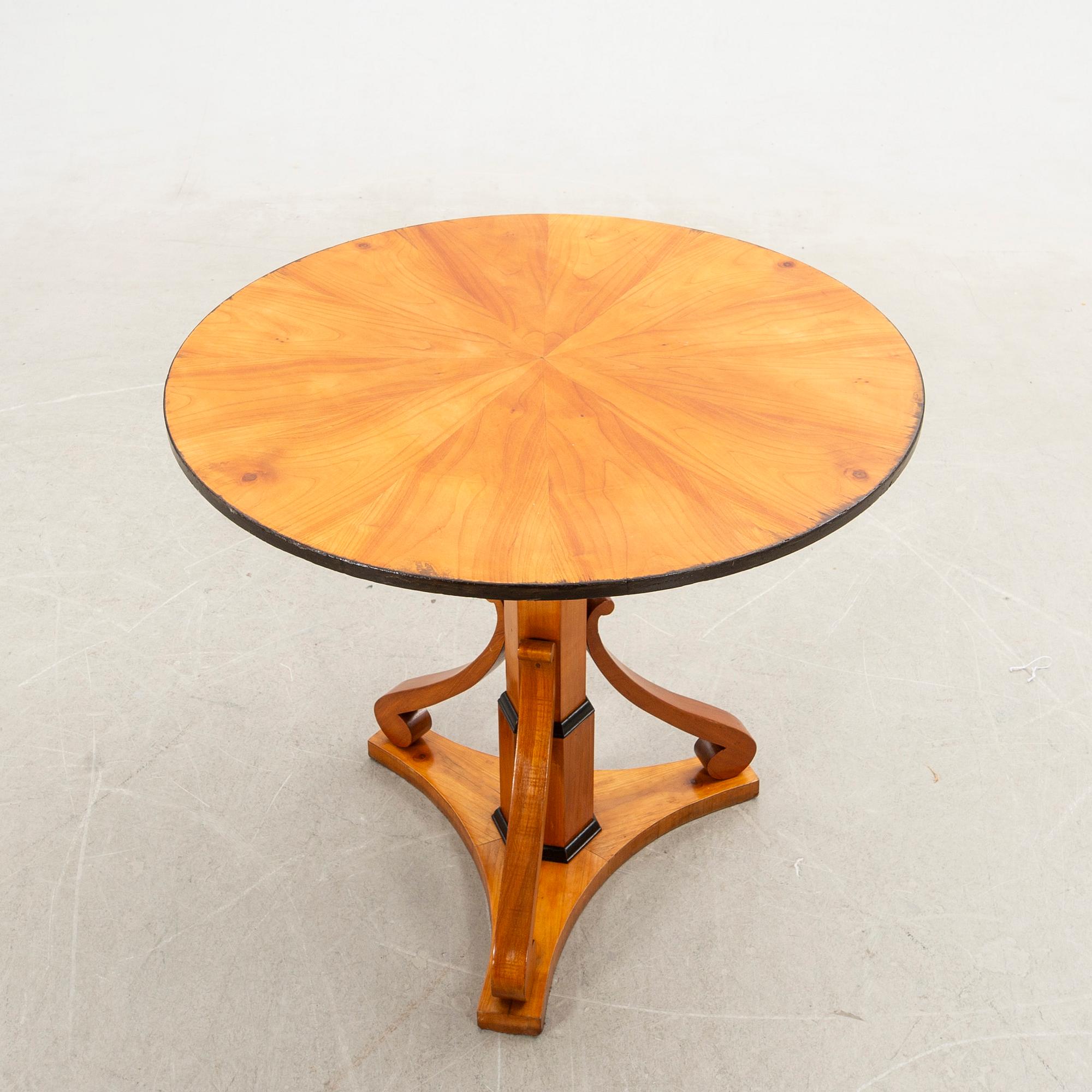 Table, first half of the 20th century.