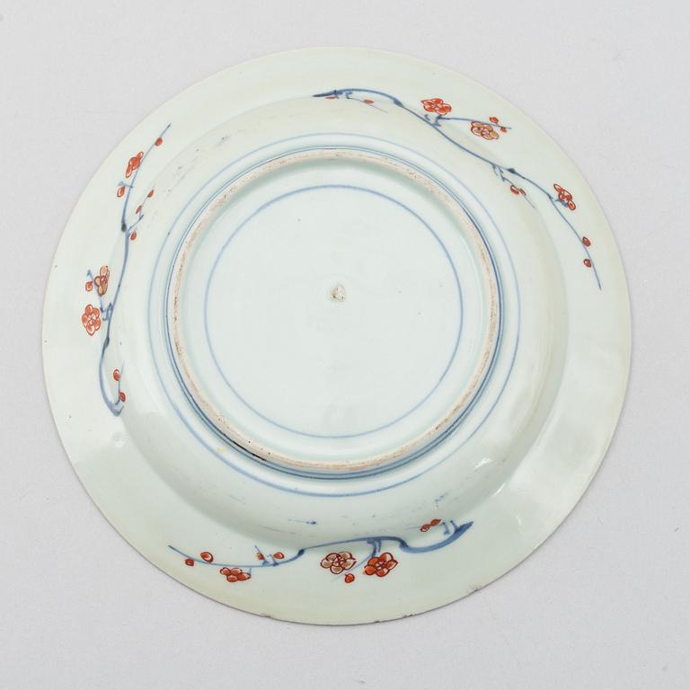 A pair of Japanese Imari plates, Edo, 18th century.