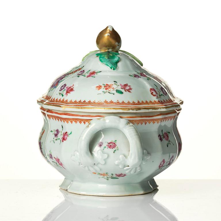 A famille rose tureen with cover and stand, Qing dynasty, Qianlong (1736-95).