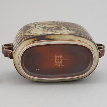 Gunnar Nylund, a lidded porcelain vase 'Flambé', Rörstrand Lidköping.