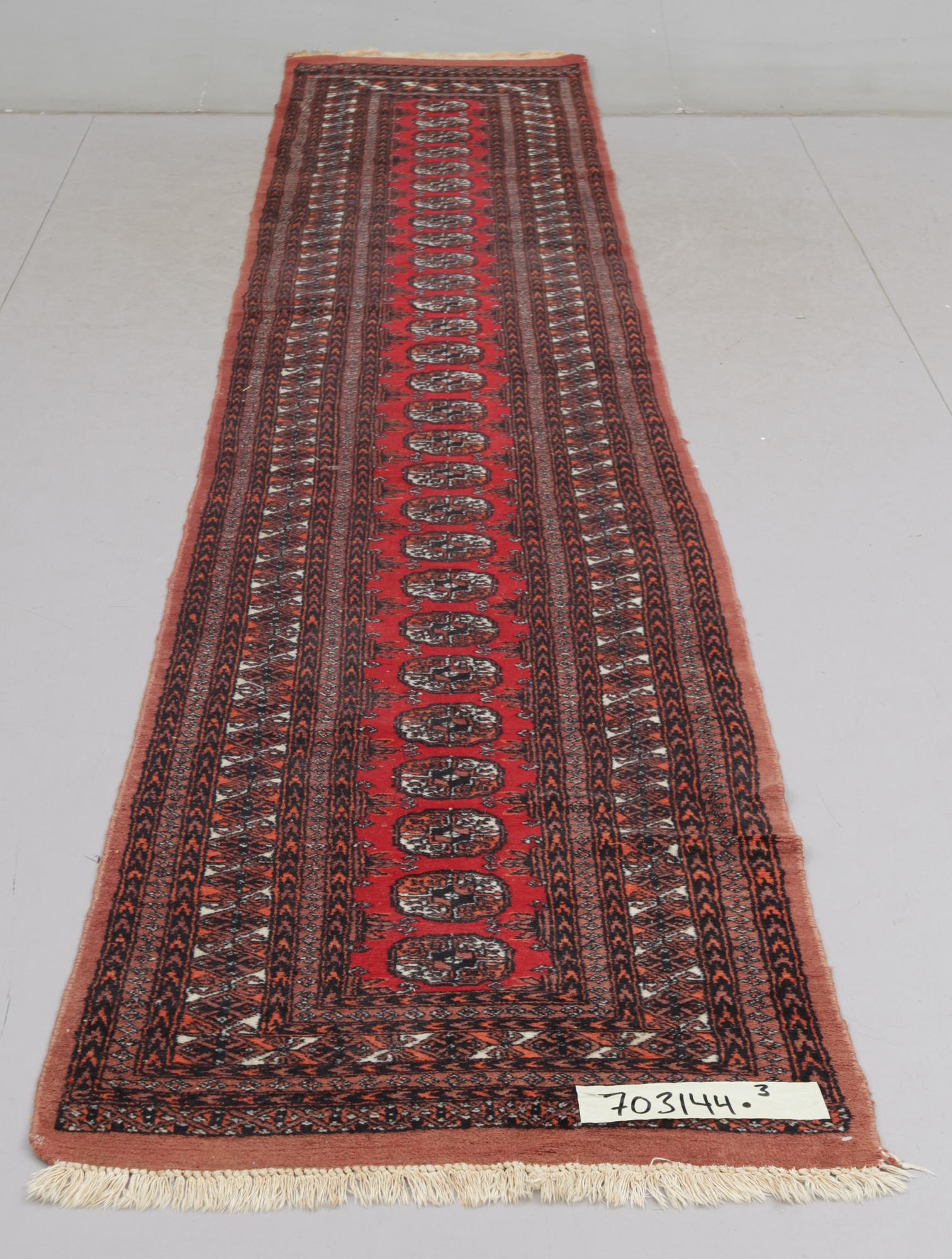 MATTA, Bochara, ca 393 x 75 cm.