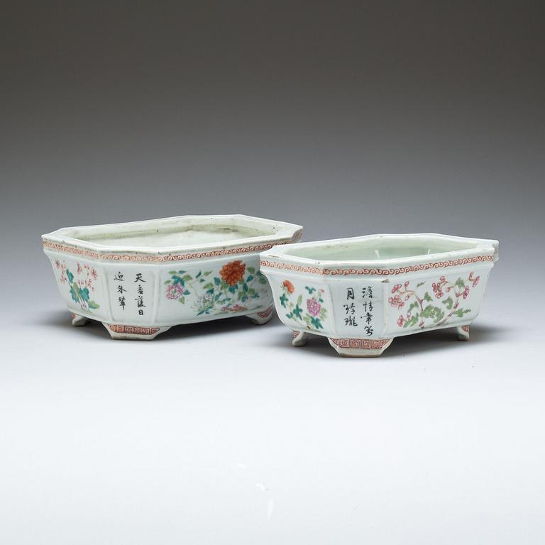 YTTERFODER, 2 st, porslin, Kina 1900-tal.