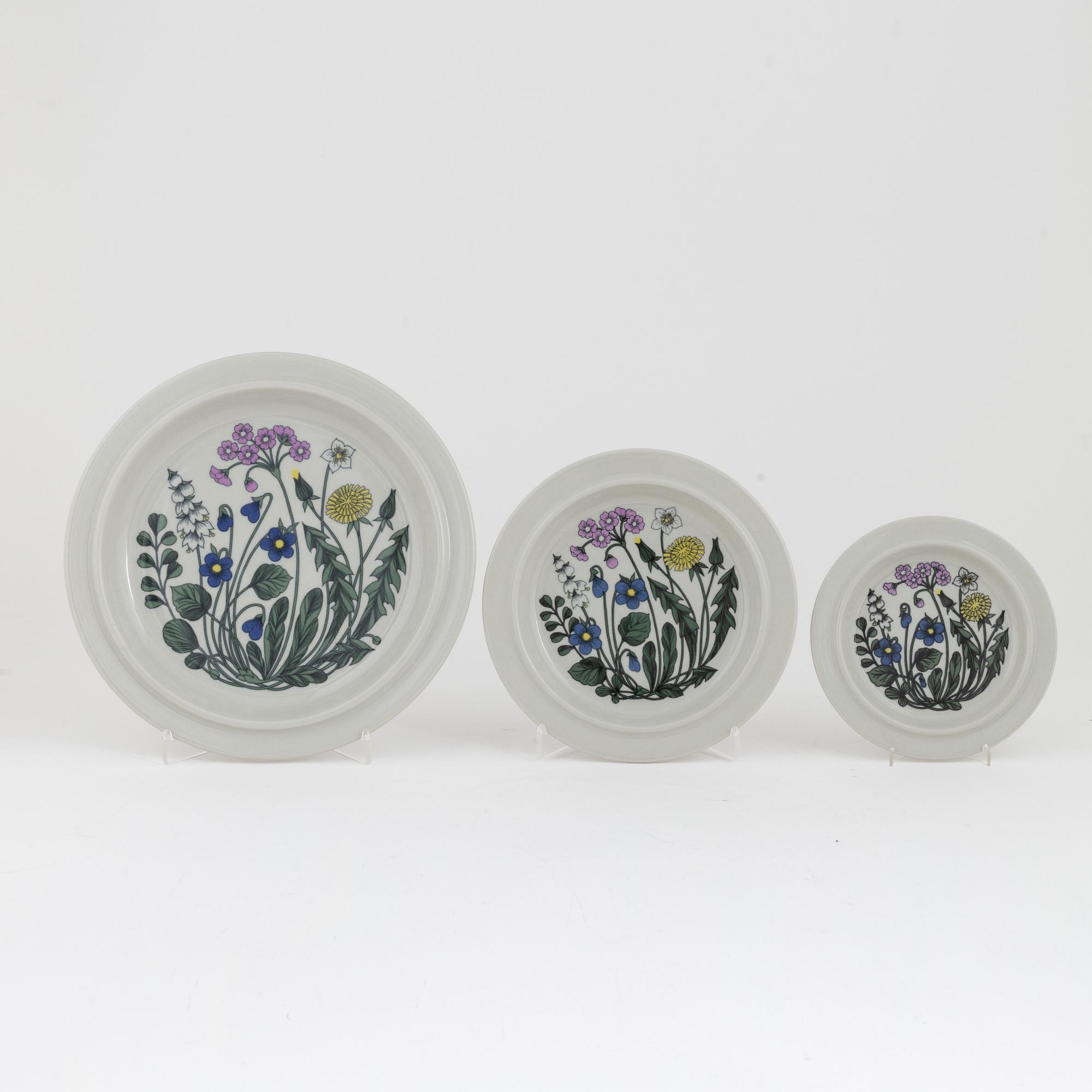 Esteri Tomula, a porcelaine dinner service, 'Flora', Arabia, Finland (56 pieces).