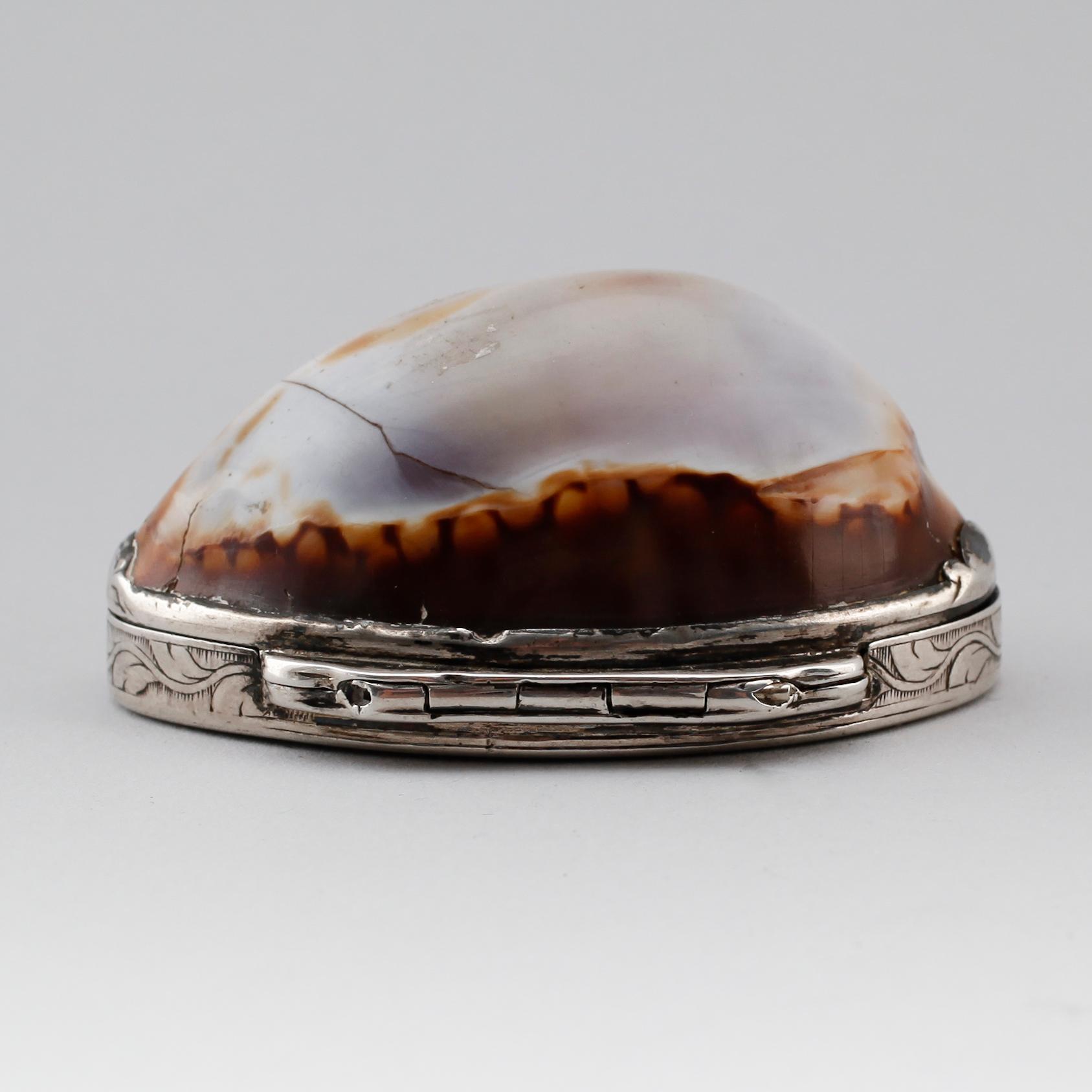 SNUSDOSA, snäckskal med silverbeslag, Wilhelm Smedberg, Karlstad 1782.