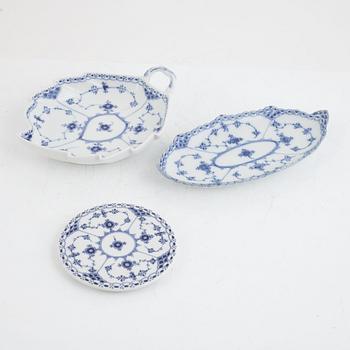 Royal Copenhagen, a 14-piece porcelain tea service, 'Musselmalet', Denmark.