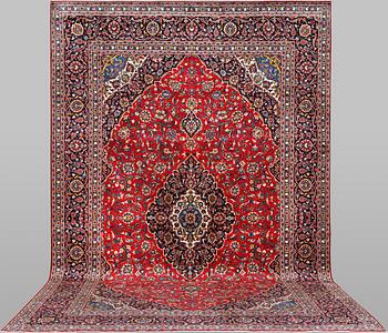 A carpet, Kashan, ca 497 x 298 cm.