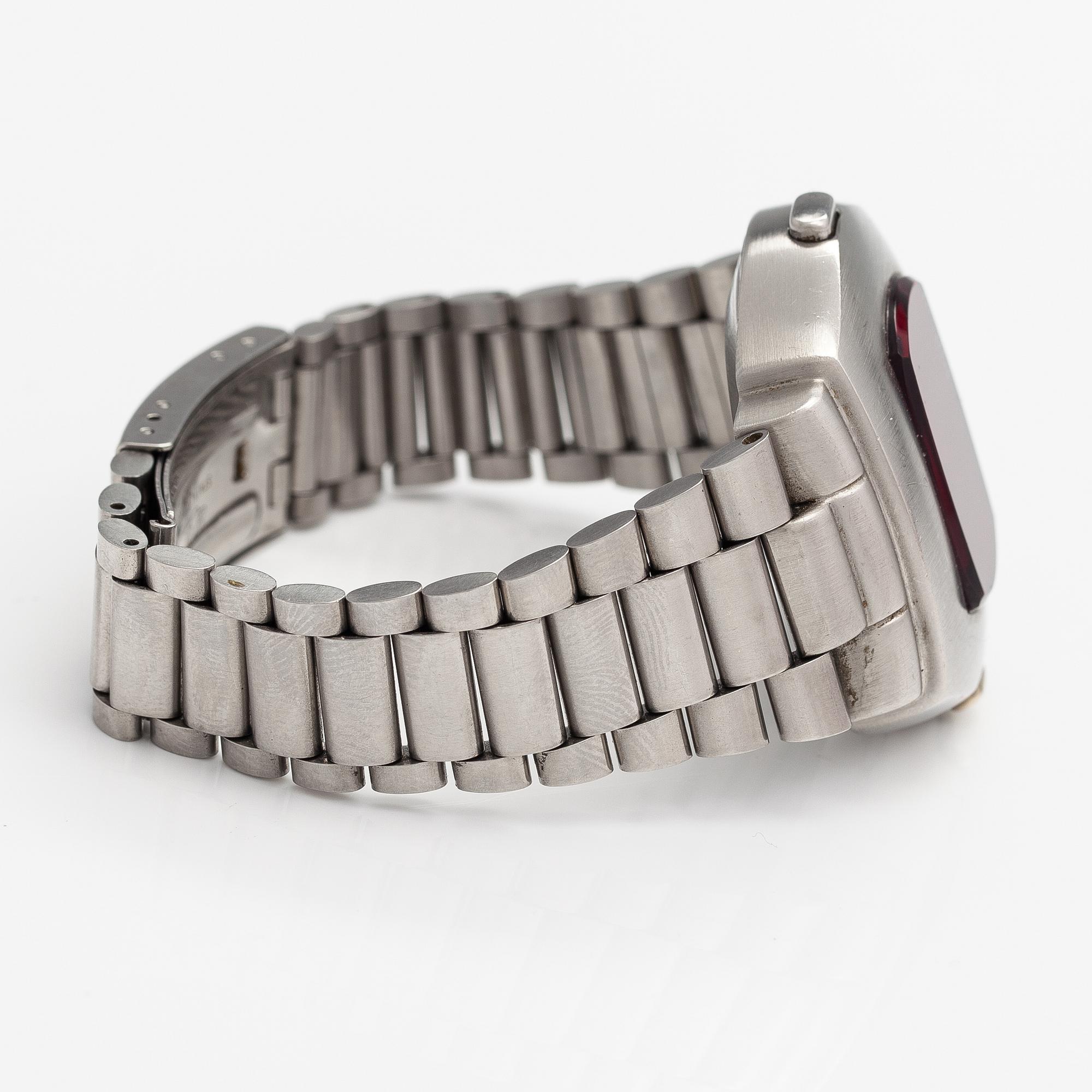 Pulsar, wristwatch, 40 x 32 mm.