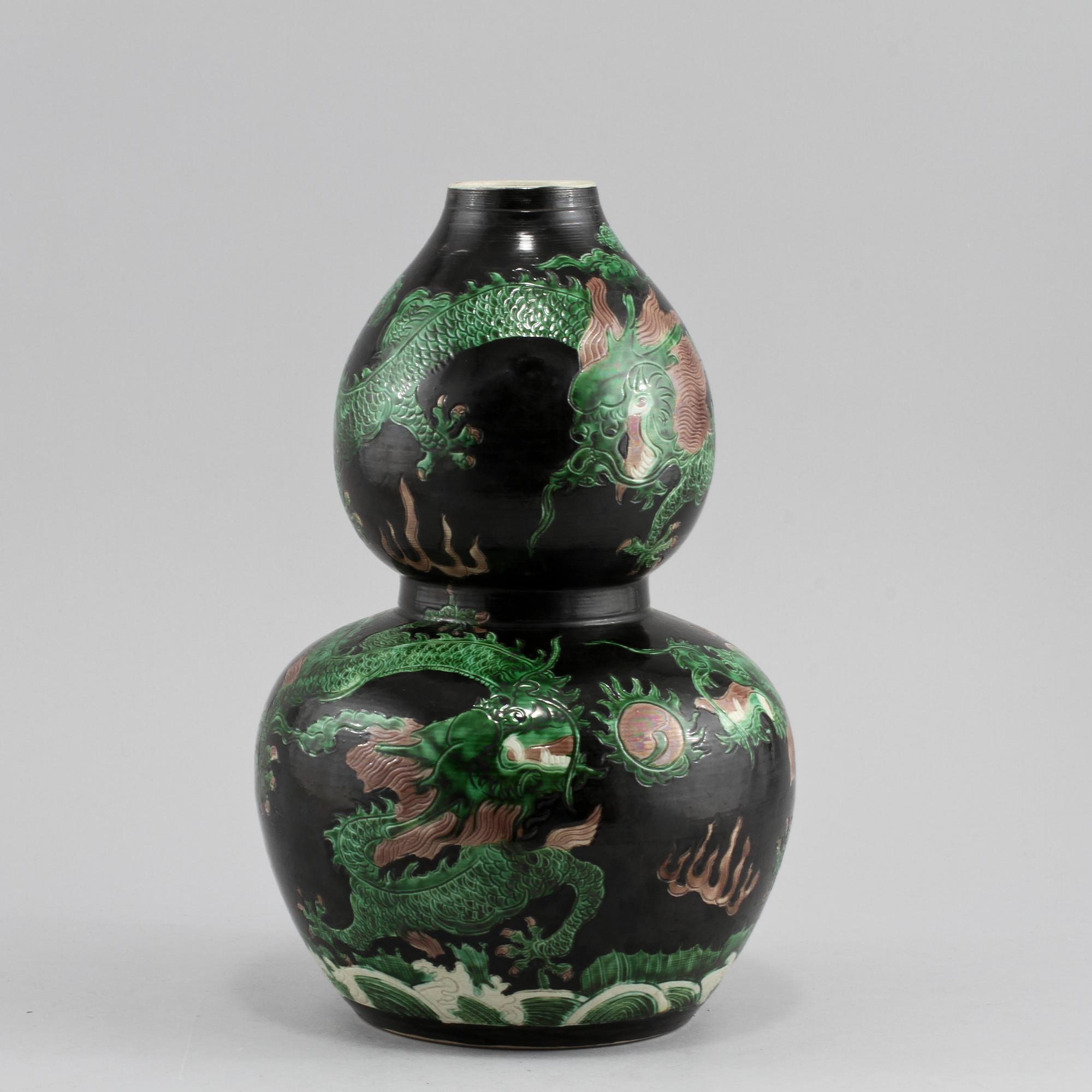 VAS, porslin, Kina, omkring sekelskiftet 1800/1900.
