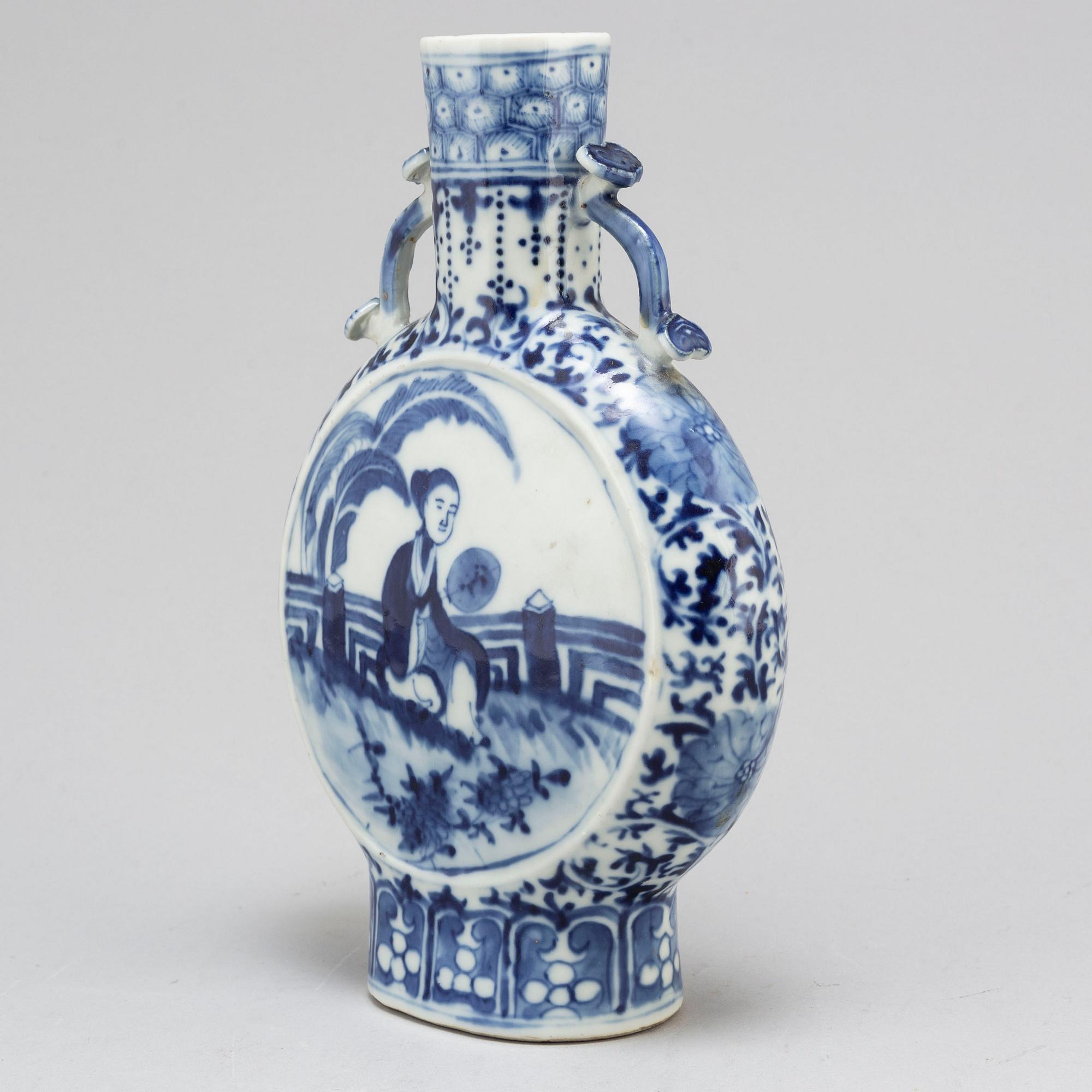 PILGRIMSVAS, porslin. Sen Qingdynasti, 1800-tal.