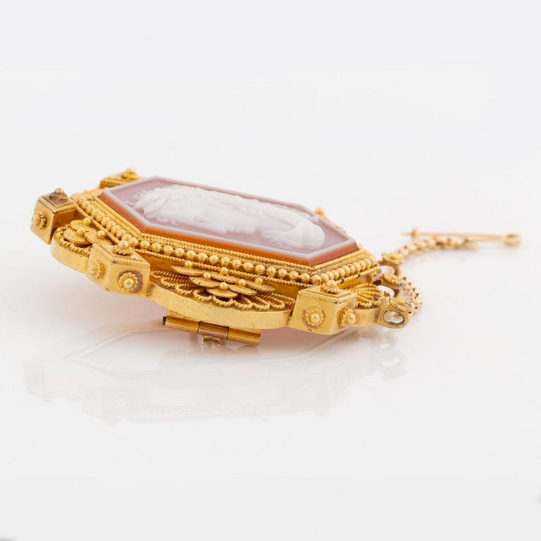 A 19th century 14K gold brooch with a hardstone cameo.