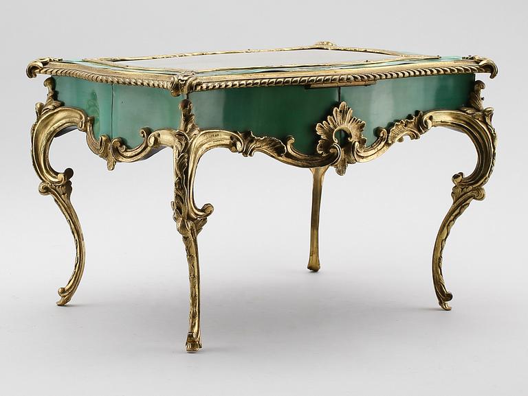 MINIATYRMONTERBORD, rokokostil, 1900-talets andra hälft.