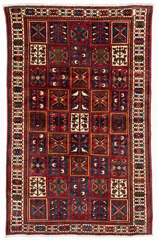 A semi-antique, Chahar Mahal/Bakhtiari carpet, approximately 318 x 205 cm.