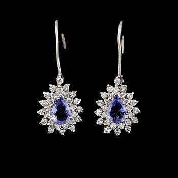 ÖRHÄNGEN, 1 par, 14K vitguld, tanzaniter och diamanter 0.25 ct.