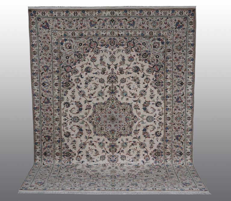 A CARPET, Kashan, signerad Kashan Frothan, ca 390 x 295 cm.