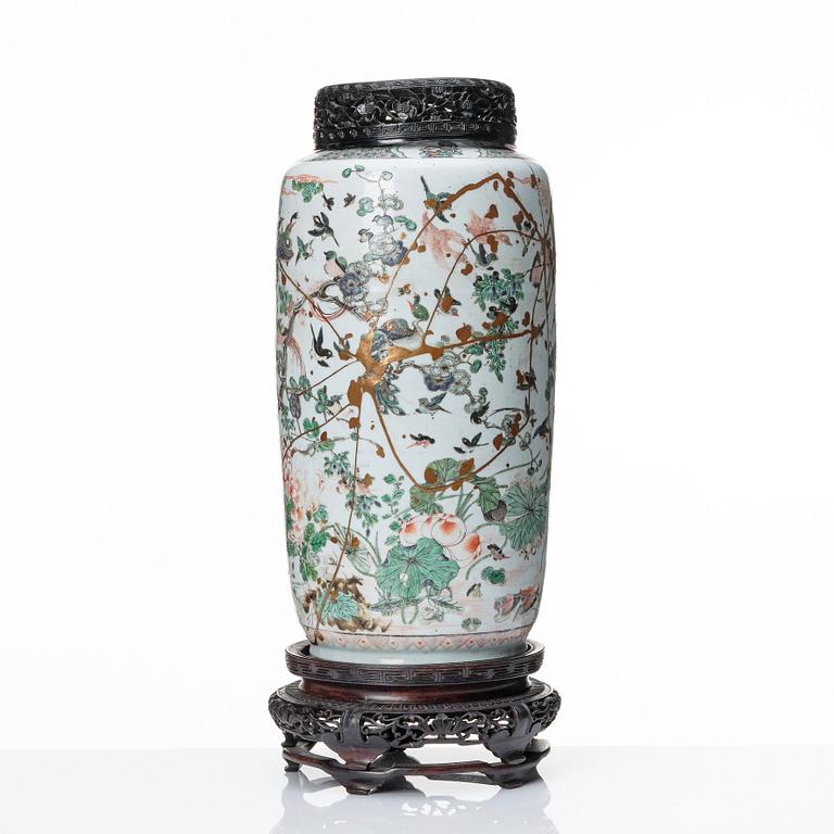 Vas, porslin. Kina, Qingdynastin, Kangxi (1662-1722).