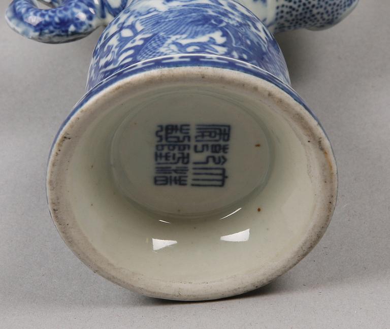 PARTI PORSLIN, 3 delar, Kina. 1900-talets slut.