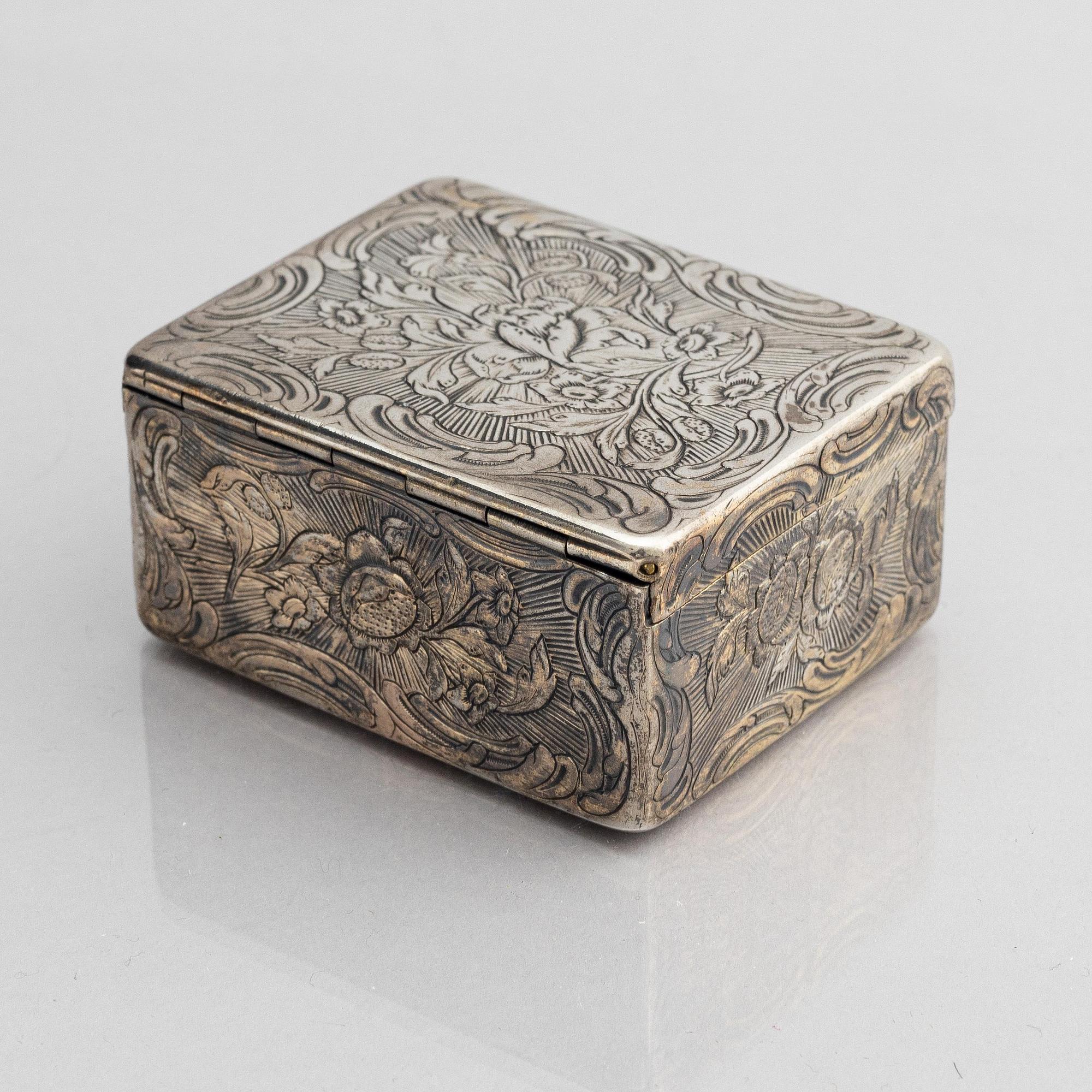 Arvid Floberg, dosa, delvis förgyllt silver, Stockholm 1768. Rokoko.
