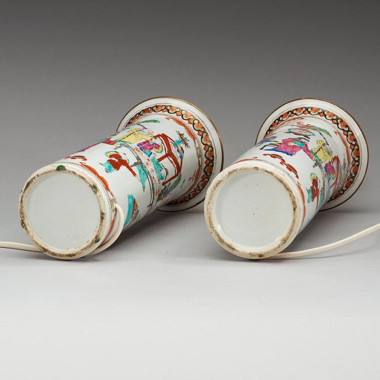 A pair of famille rose vases, late Qing dynasty.