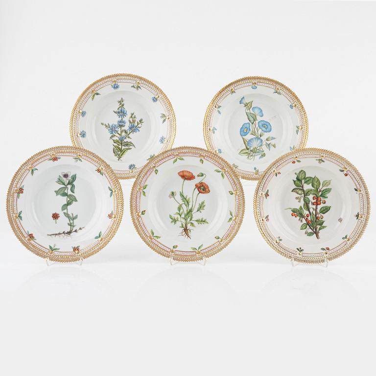 Ten "Flora Danica" porcelain plates (Hausmålerai), Roya Copenhagen, Denmark.