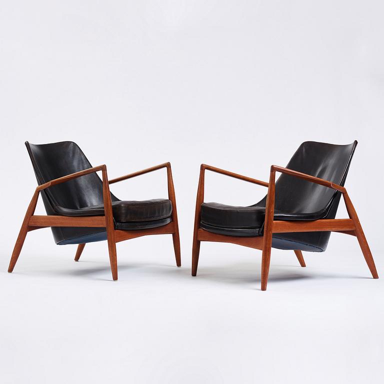 Ib Kofod-Larsen, a pair of black leather 'Sälen' easy chairs, Olof Perssons Fåtöljindustri (OPE), Sweden 1950s-60s.