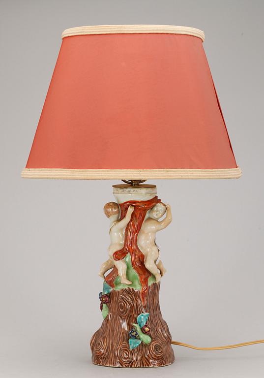 LAMPFOT, porslin, troligen Kina och 1800/1900-tal.
