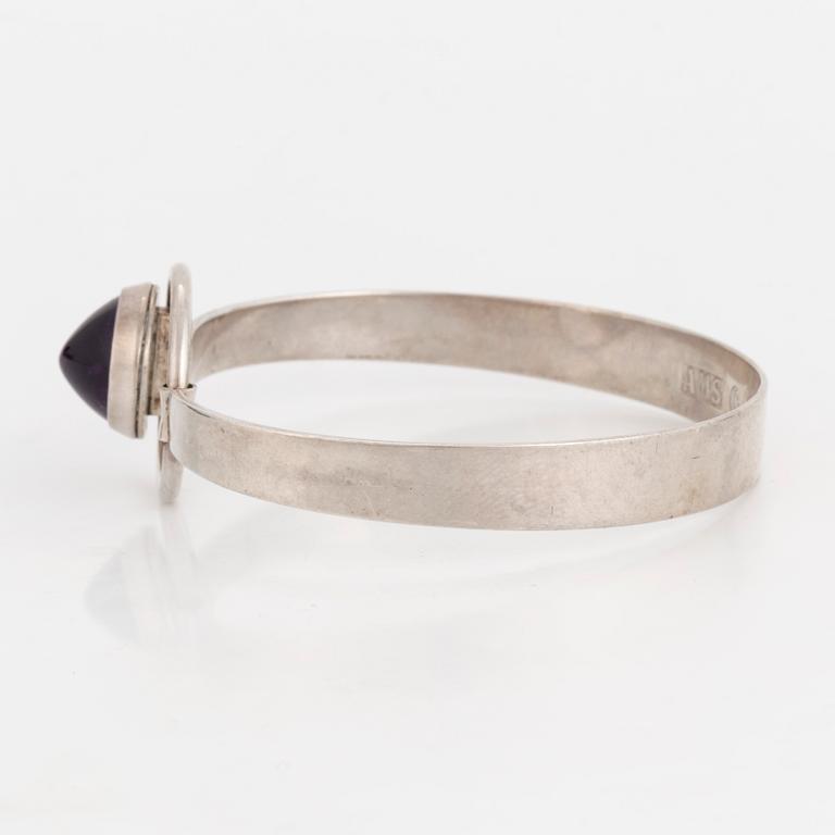 ARVO SAARELA, armring, silver och ametist, Enköping, 1976.