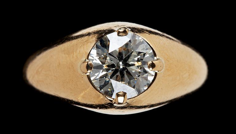 An old cut diamond ring, 1.37 cts.