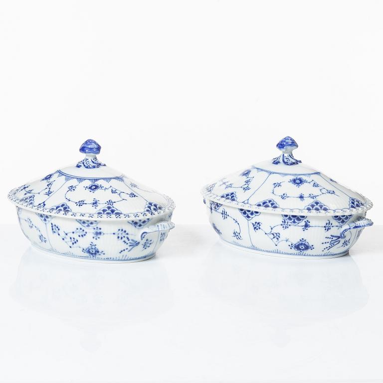 Royal Copenhagen, terriner med lock, ett par, "Musselmalet Helblonde", Danmark, 1979-83.