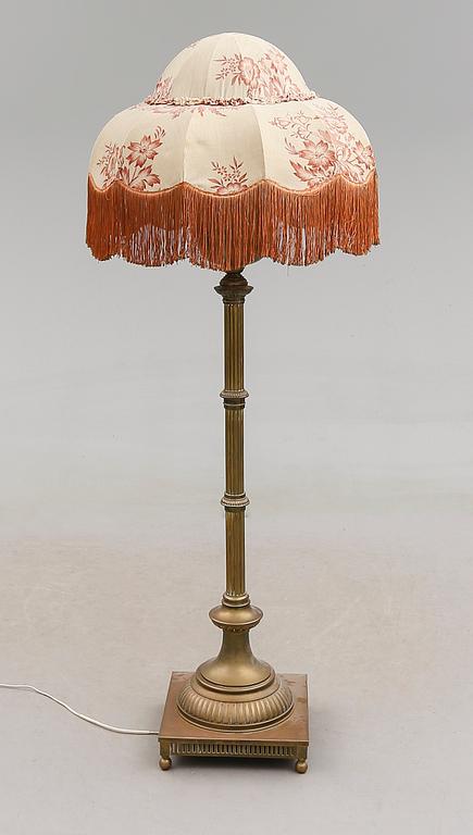 GOLVLAMPA, 1900-talets början.