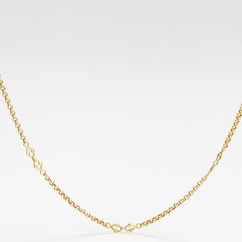 An 18K gold necklace.