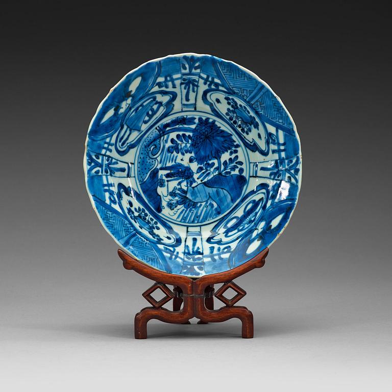 A blue and white kraak dish, Ming dynasty Wanli (1572-1620).