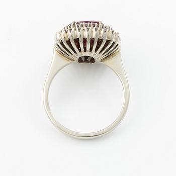 Ring 18K white gold with ruby and octagon-cut diamonds. Accompanied by report GCS.