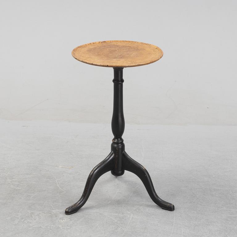 An alder veneered tilt-top table by J. Sjölin (master 1767-1785).