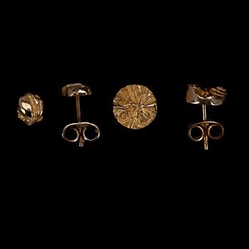 ÖRHÄNGEN, 2 par, guld 14K, "Djävulhuvud" och "Mininugget" Björn Weckström, Lapponia. Vikt tot. 3,6 g.