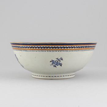 Bålskål, porslin, Kina, Jiaqing (1796-1820).