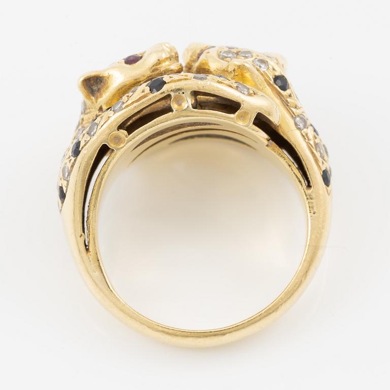 Ring in 18K gold set with round brilliant-cut diamonds, in the form of a feline.