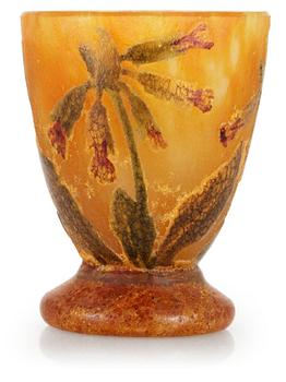 1063. An art nouveau Daum glass vase, Nancy, France.
