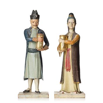 941. A pair of Chinoiserie figures of a Parsi tradesman and his wife, Qing dynasty, Canton, 19th century.
