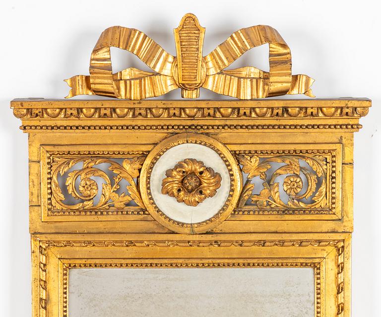 Spegel, sengustaviansk, omkring 1800.