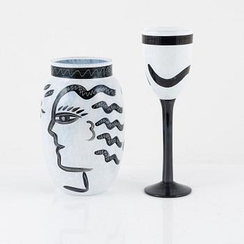 Ulrica Hydman-Vallien, pokalglas, 5 st, samt vas, glas, "Caramba", Kosta Boda.